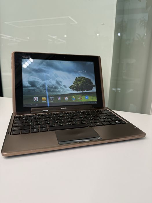 Планшет з клавіатурою ASUS TF101