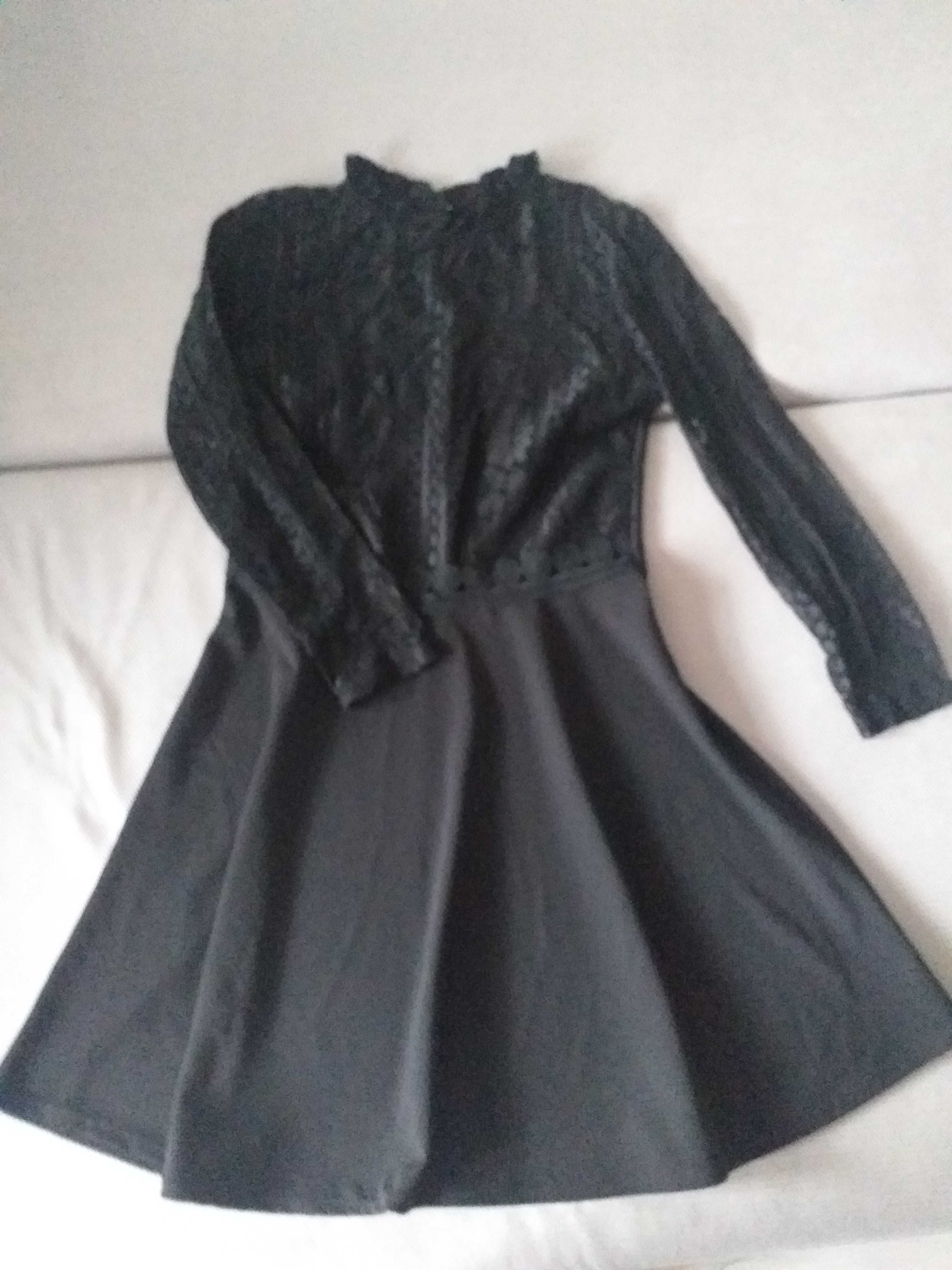 Czarna sukienka koronkowa