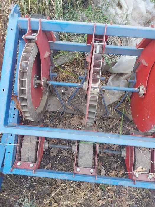 Сівалка для часнику та цибулі