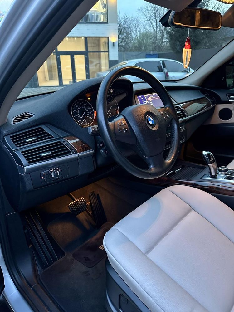 BMW X5, 2011 року