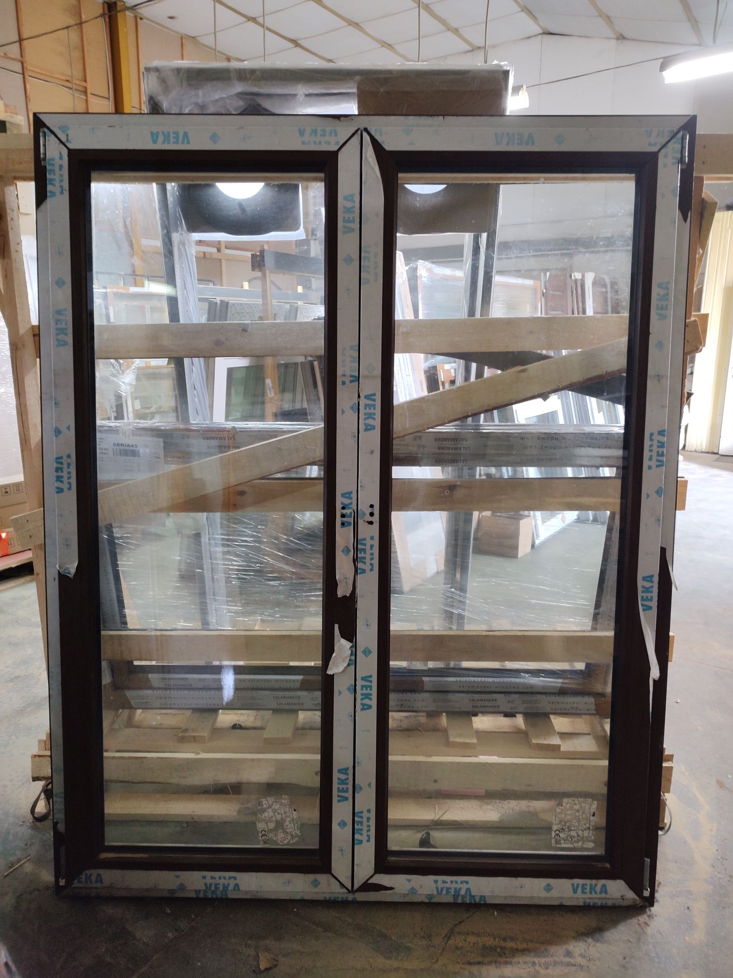 Okno 1625 x 2035  orzech dwustronny, Veka