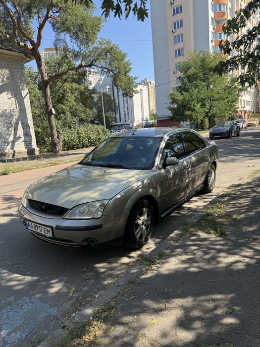 Ford mondeo 2002року