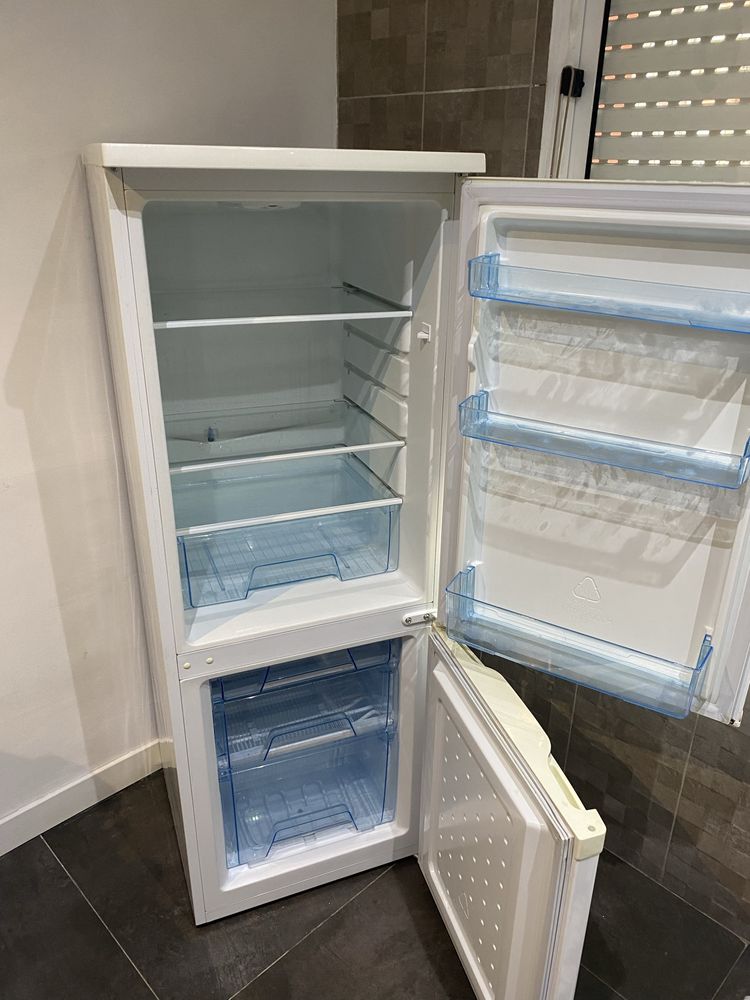 Frigorífico Electronia em ótimo estado