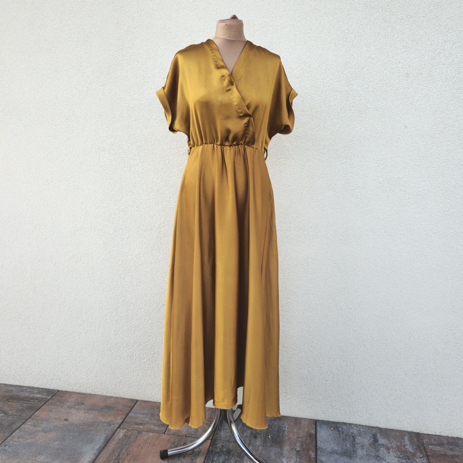 Musztardowa asymetryczna sukienka midi New Look M 38