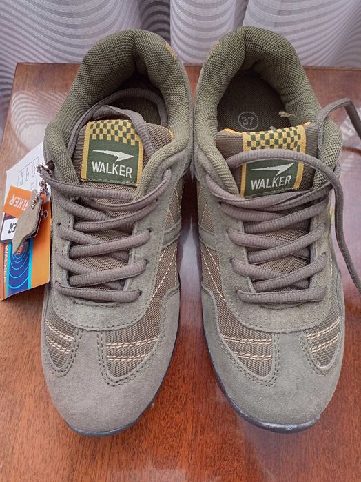 Кросівки шкіряні.