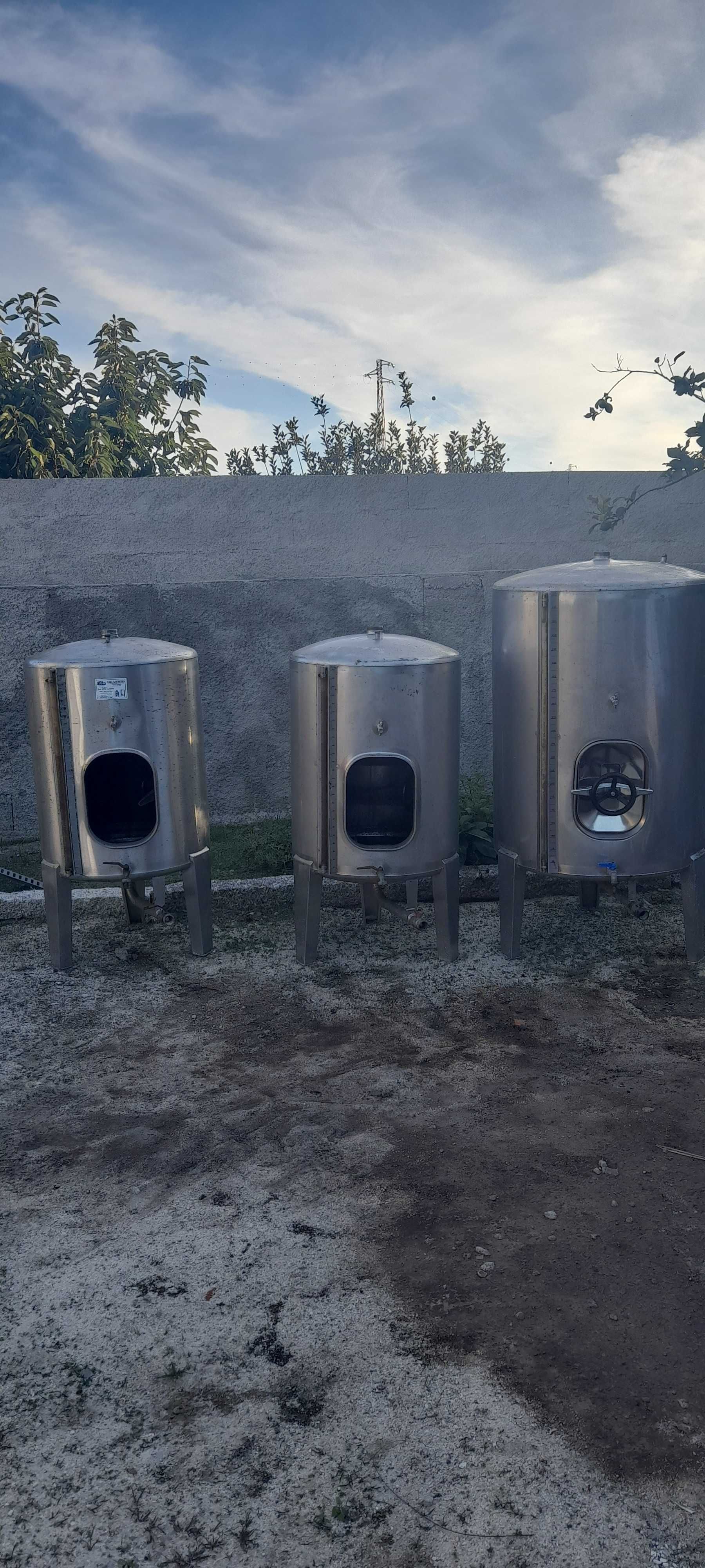Cubas de vinho em inox