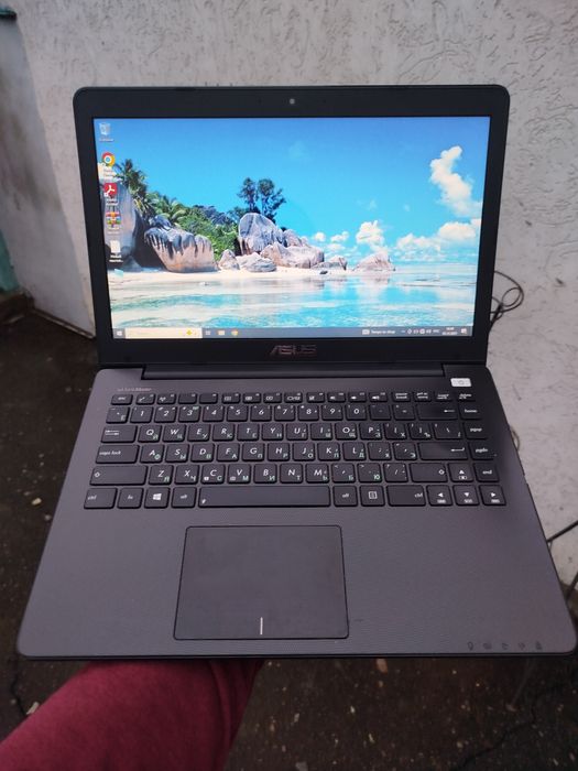 Ноутбук Asus i3-3217 SSD256GB Батарея 2 години