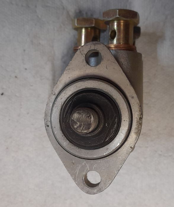 Pompa zasilająca paliwo ursus zetor nowa