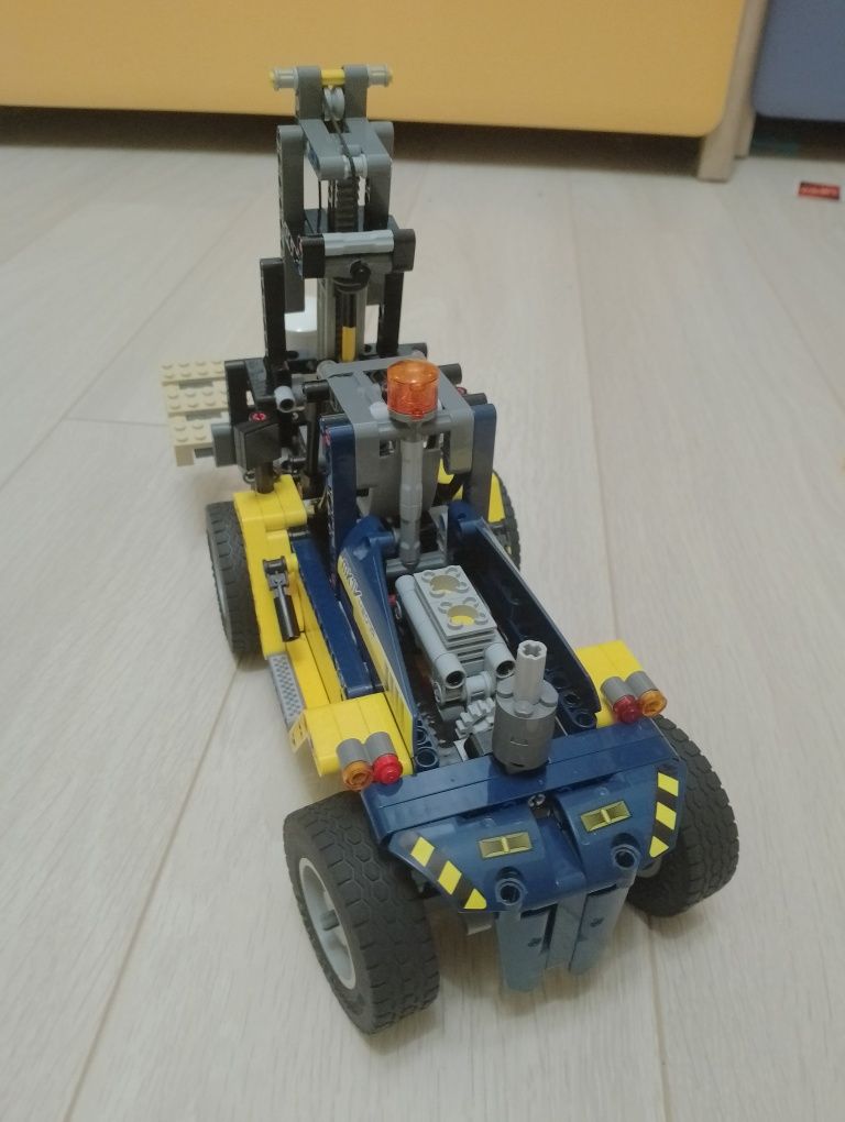 LEGO technic wózek widłowy i holownik 2w1