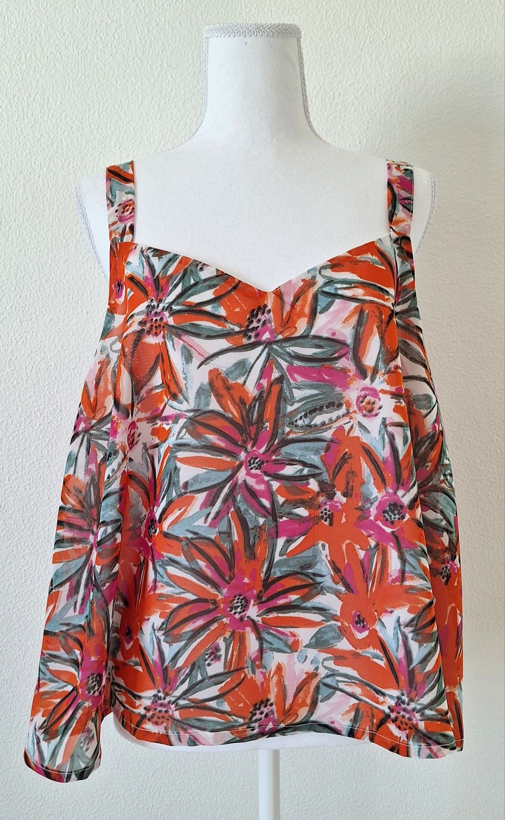Top com padrão floral (Tiffosi)