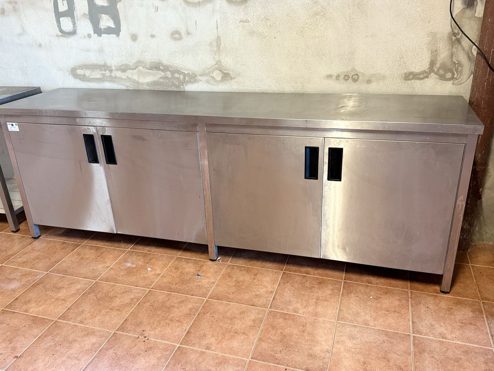 Escaparate em inox T2 com portas