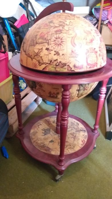 Bar globo universal madeira