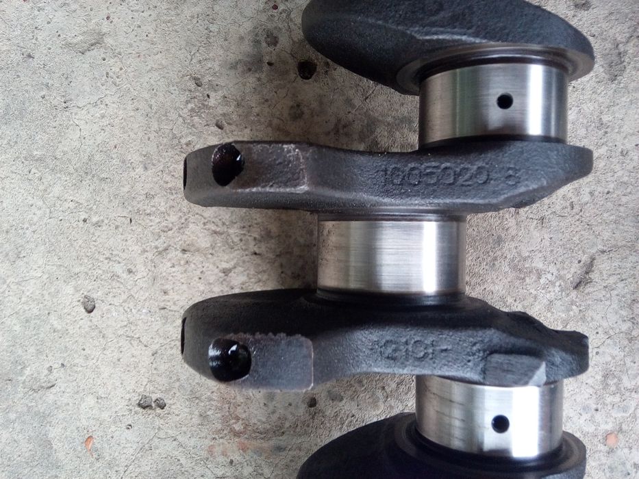 Колінвал ВАЗ 2101 , шатуни,поршні, кільця.