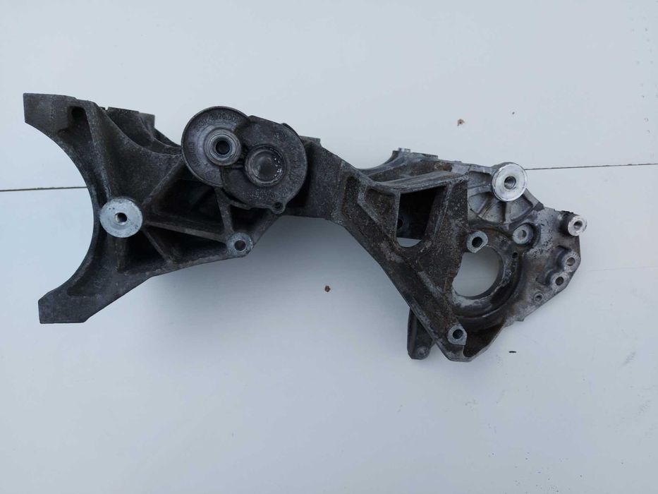 łapa silnika mocowanie alternatora AUDI 2.0 tdi A4 A5 Q5 cr cgl cjc