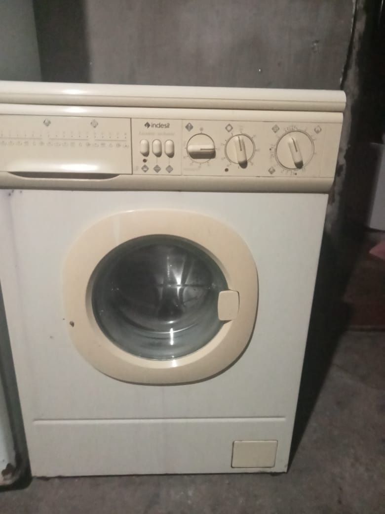 Продам стиральную машину indesit wdn 867