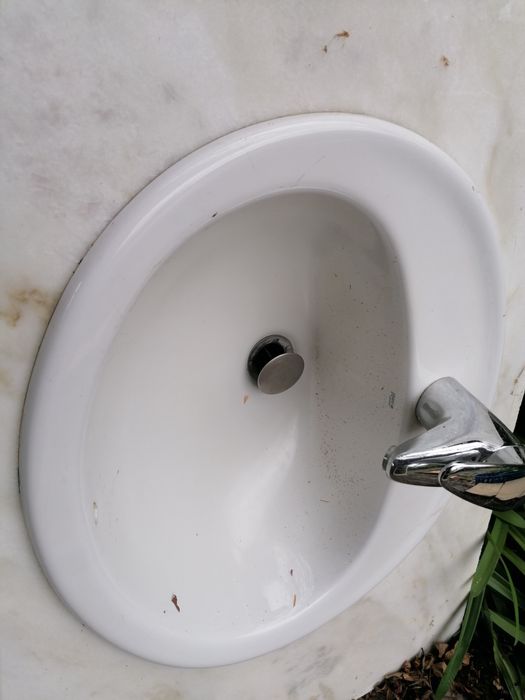 Vendo mármore com dois lavatórios da Roca