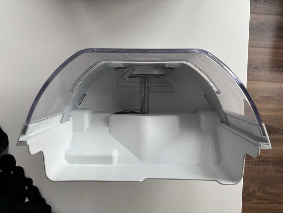 do lodówki side by side LG GR-L227HLQV, tu pojemnik na lód z kruszarką