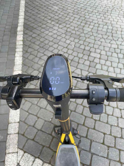 Hulajnoga elektryczna ducati