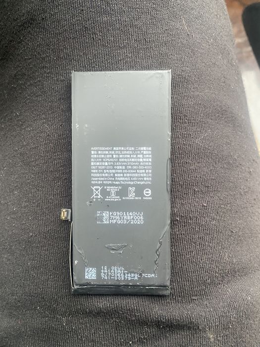 Продам батарейку на айфон 11
