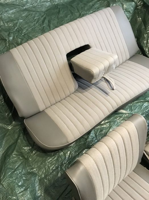 Салон Газ-2401 сідушки перешиті в рідну тканину