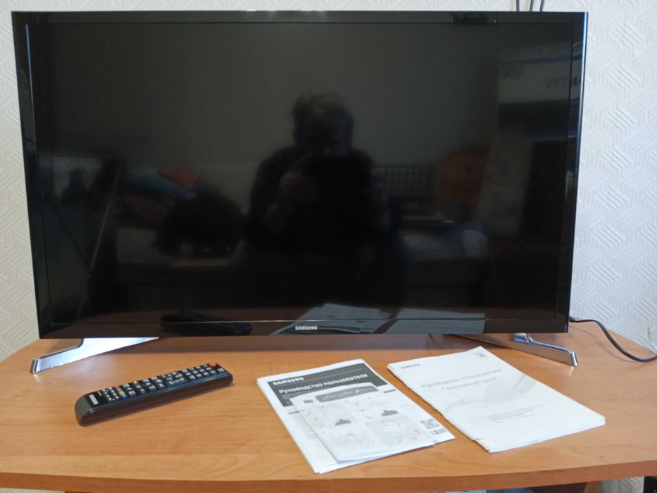 Телевизор Samsung Smart TV UE32J4500AK