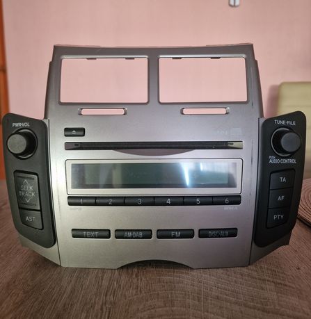 Radio z CD samochodowe Toyota Yaris 2010