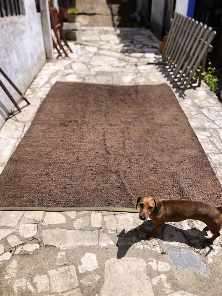 Tapete de pele entrançada castanho
