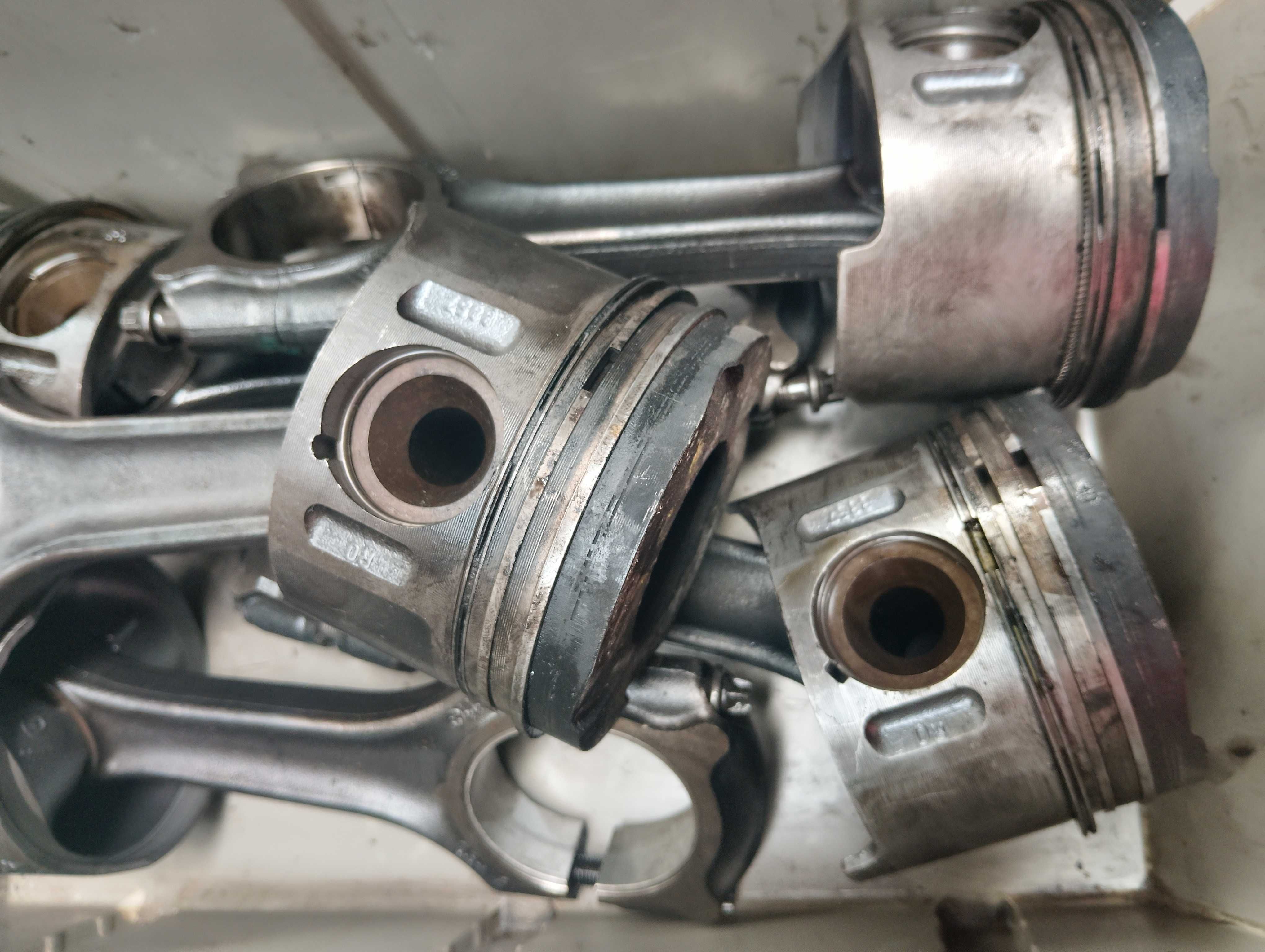 Bloco e pistoes Mercedes Vito W638 112CDI 2.2 (638.094)