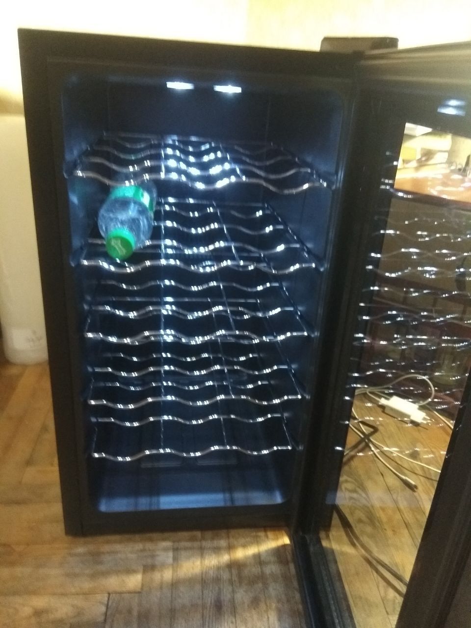 Продам винный холодильник