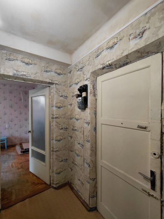 Продаж 1 кім кв Космос 3 поверх