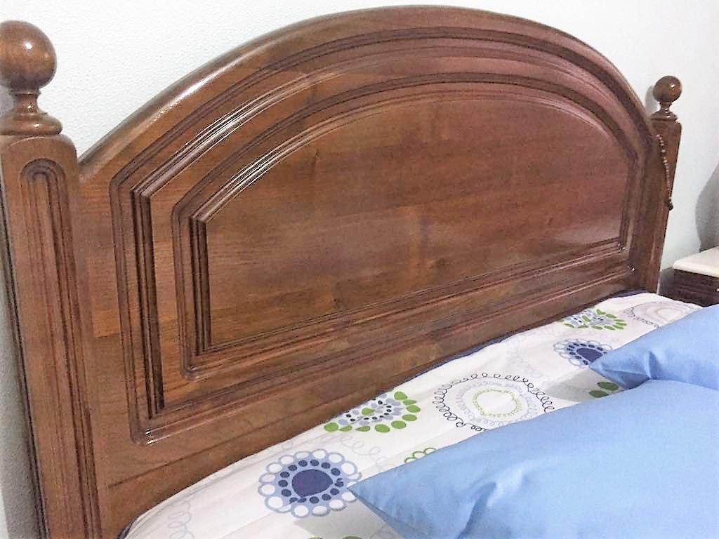 Vendo Mobília de Quarto Completa em castanho com tampos em mármore