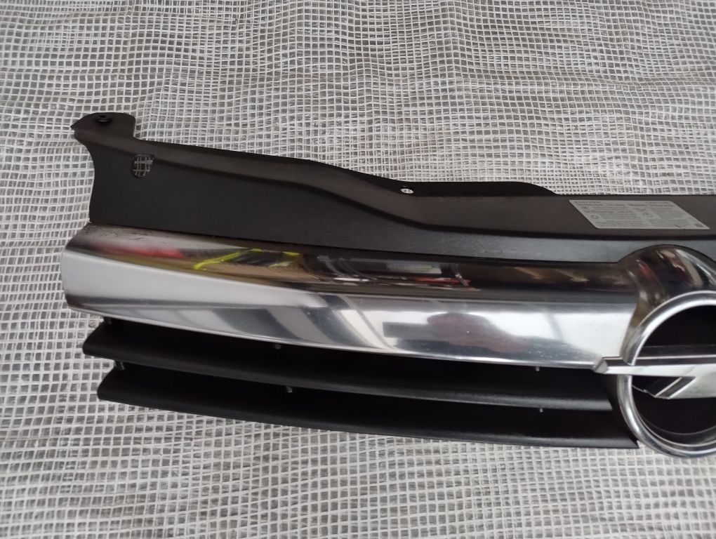Opel Astra H 3 atrapa grill przód chrom kompletna oryginalna gril 5d
