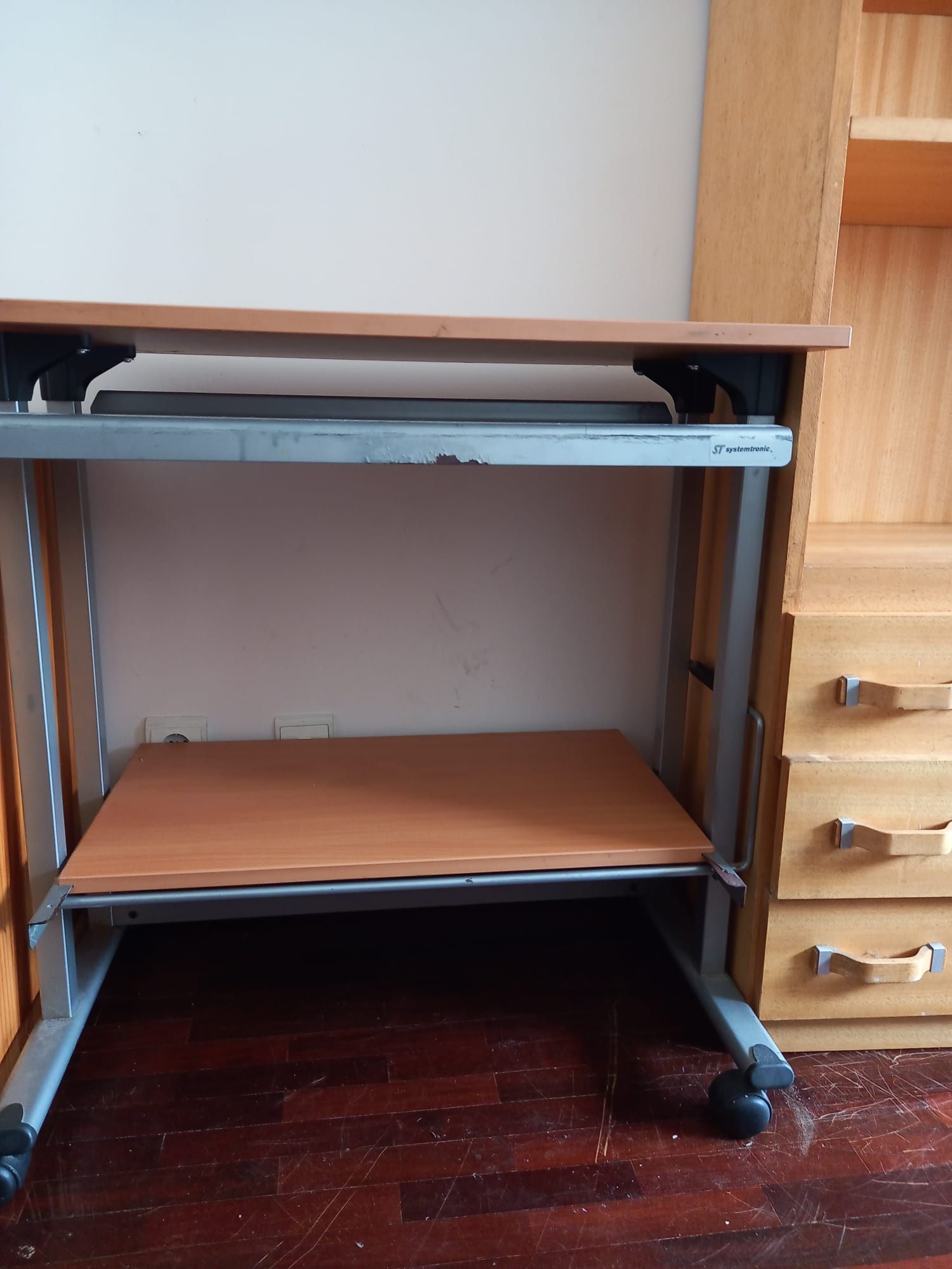 Conjunto de cama e mesa de cabeceiras em cerejeira com colchão, mais