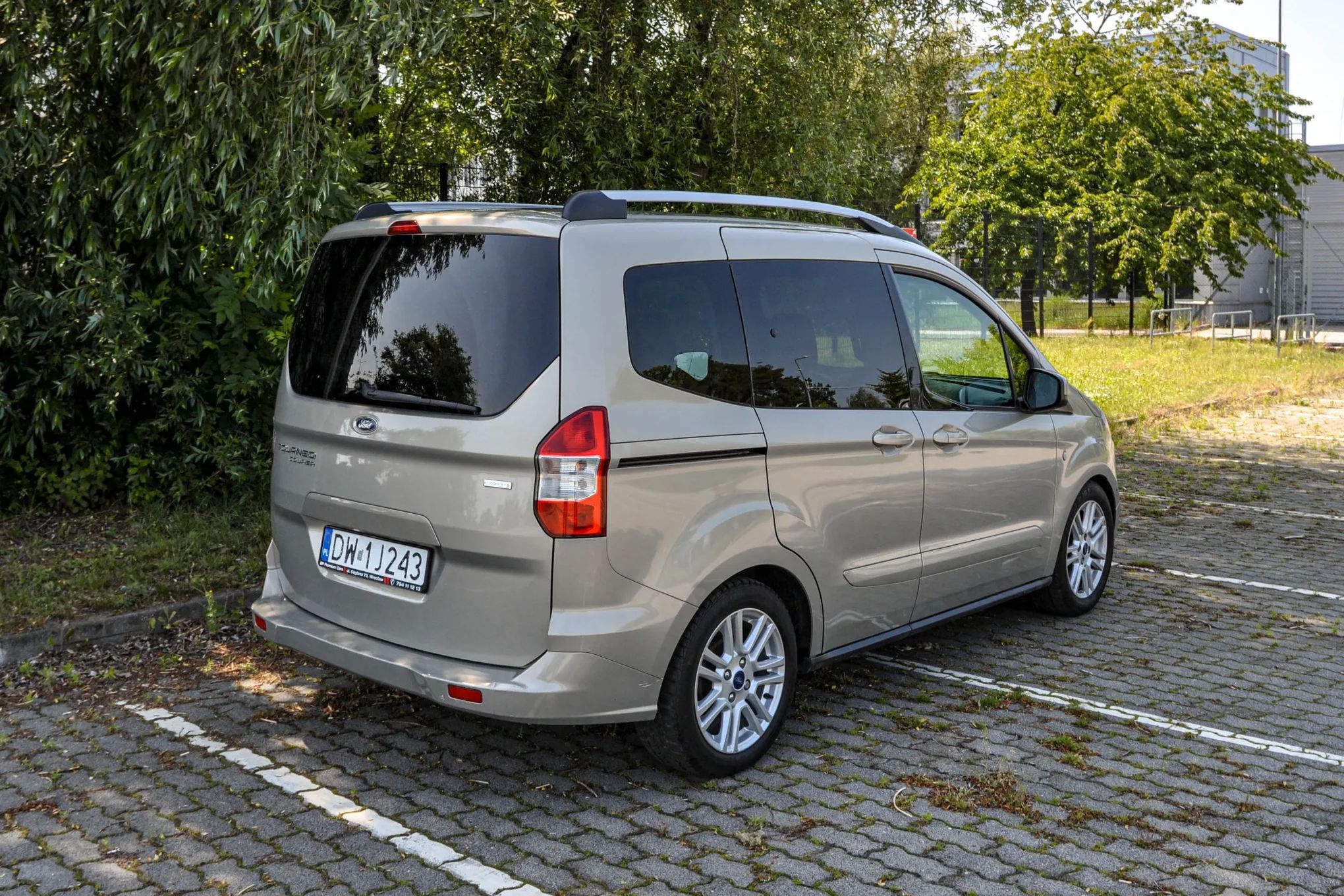 Ford Tourneo Courier Salon PL 2016 r.