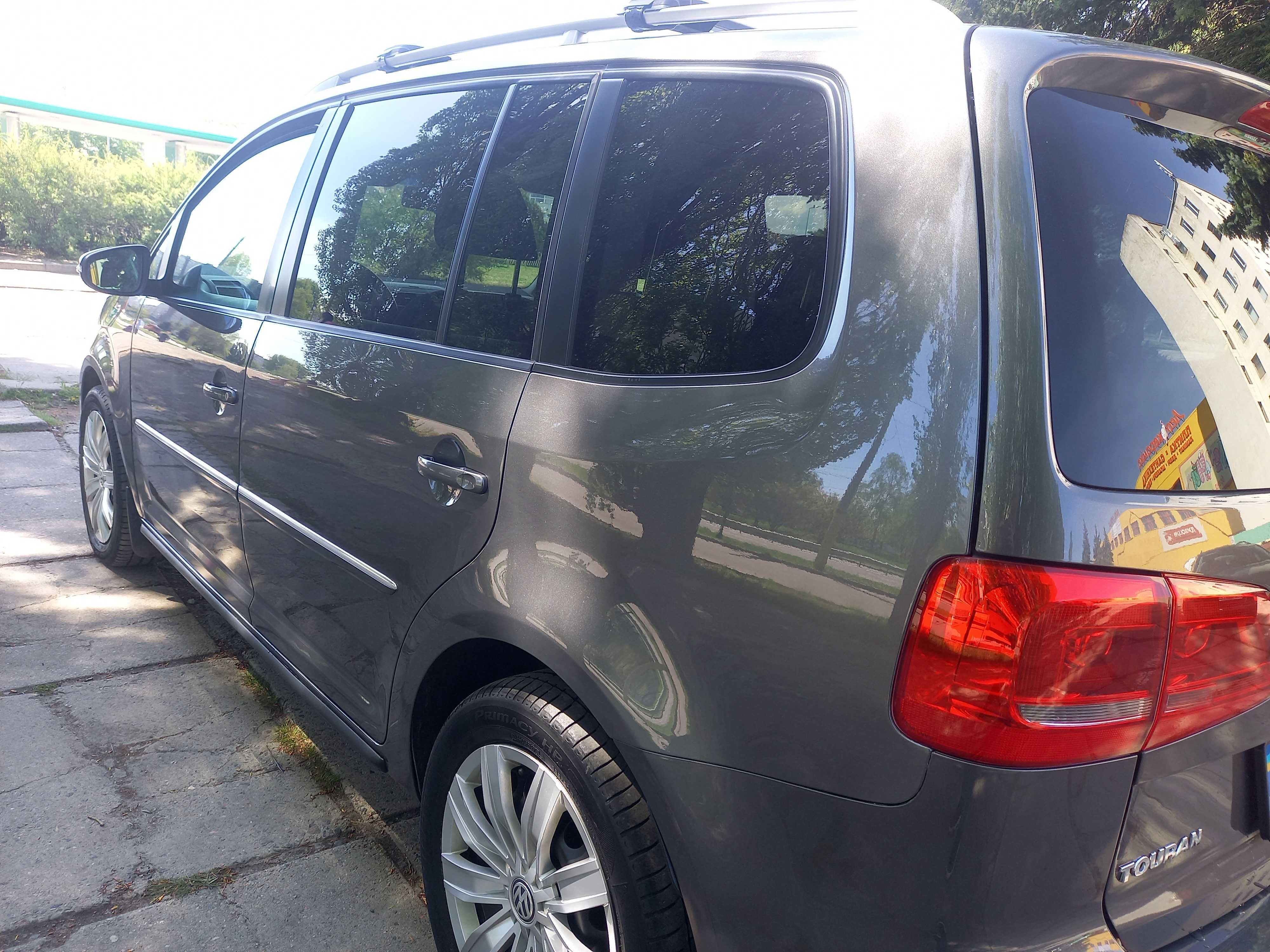 Volkswagen Touran Highline 2011-2012 2.0D AT (140 к.с.) Ідеальний стан