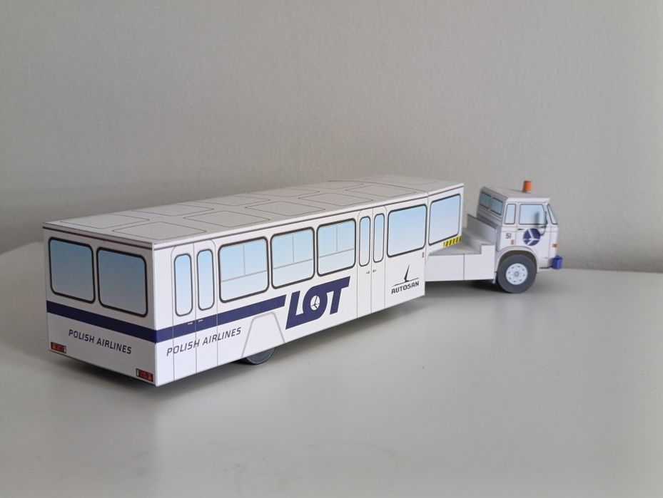 Star C-200 Autosan skala 1:50 lotnisko samolot. Zabawka PLL LOT ciężar