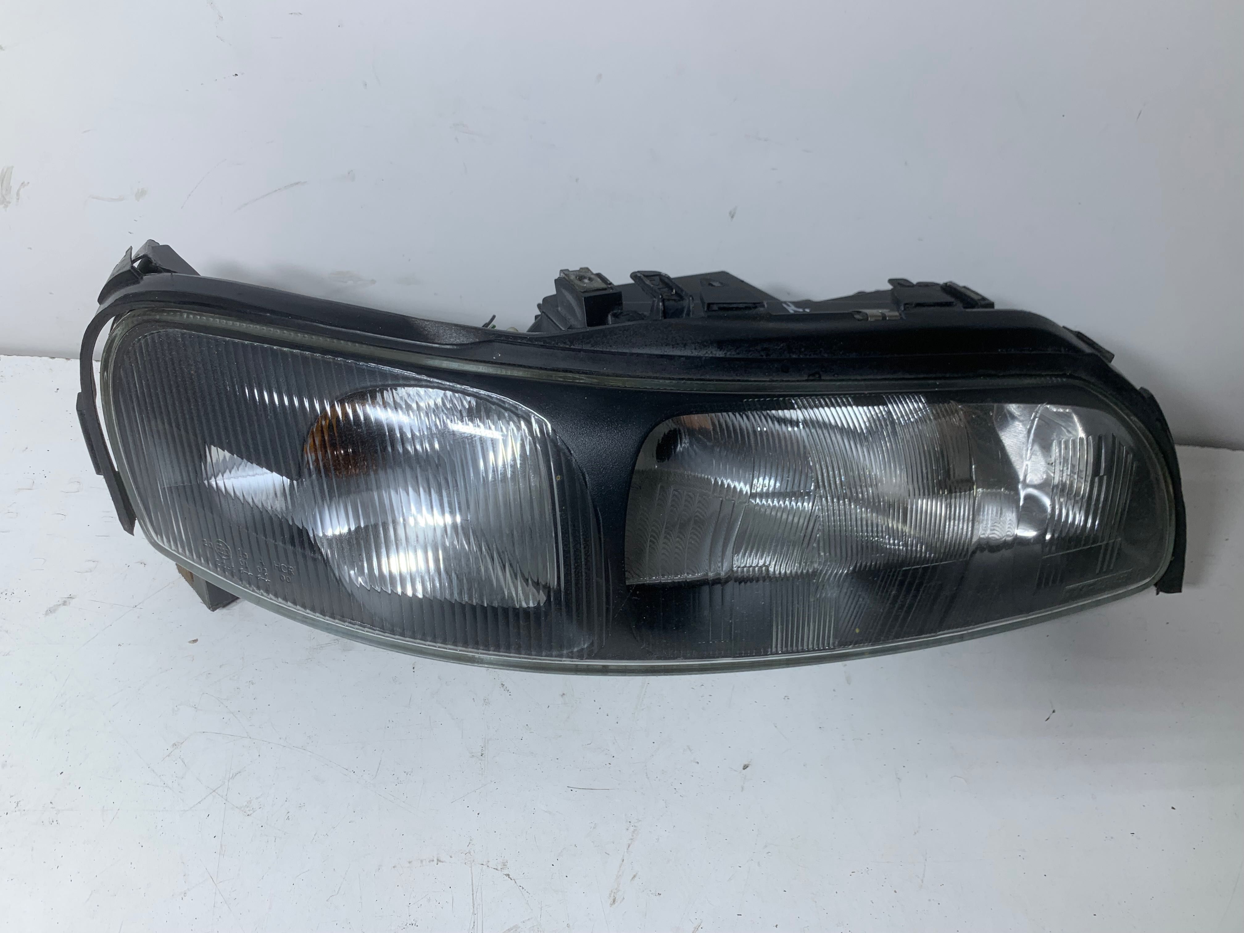 Lampa Prawa PRZÓD Europa V70 II XC70 II