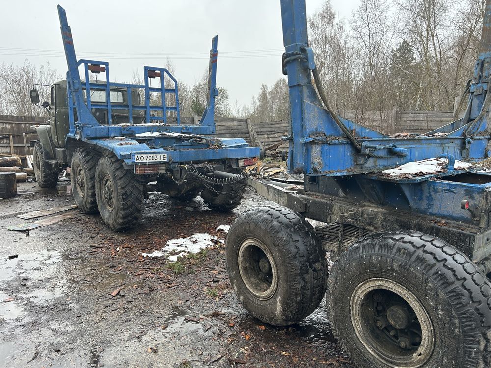Лісовоз Урал з розпуском