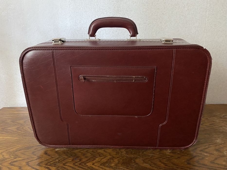 Чемодан советский , ретро , кожанный .