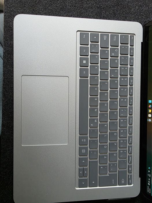 Microsoft Surface Laptop Studio i7 RTX3050Ti