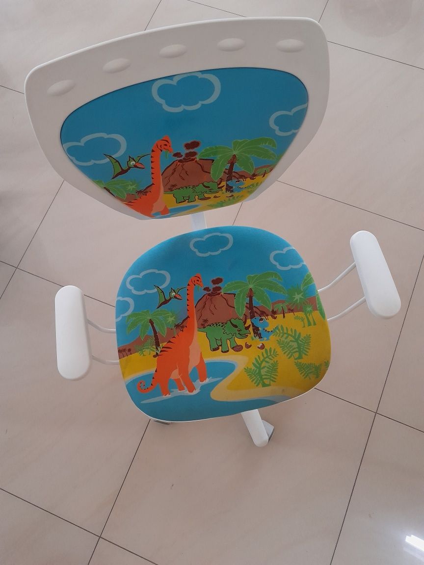 Krzesło obrotowe dla dziecka Nowy Styl.