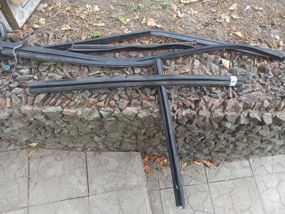 Продам запчасти на двери volvo цx40