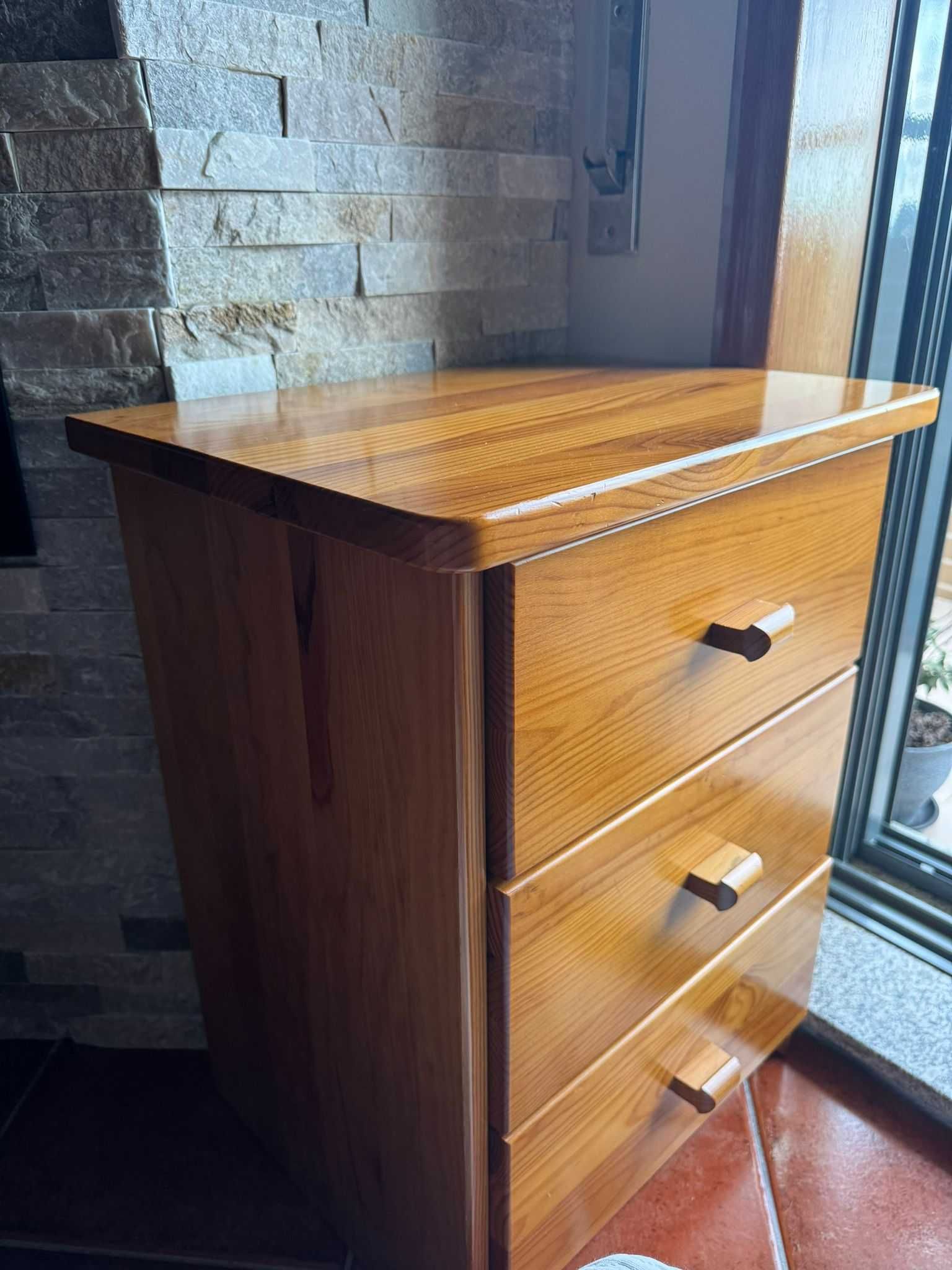 Mobília para quarto (mesa cabeceira e secretária)