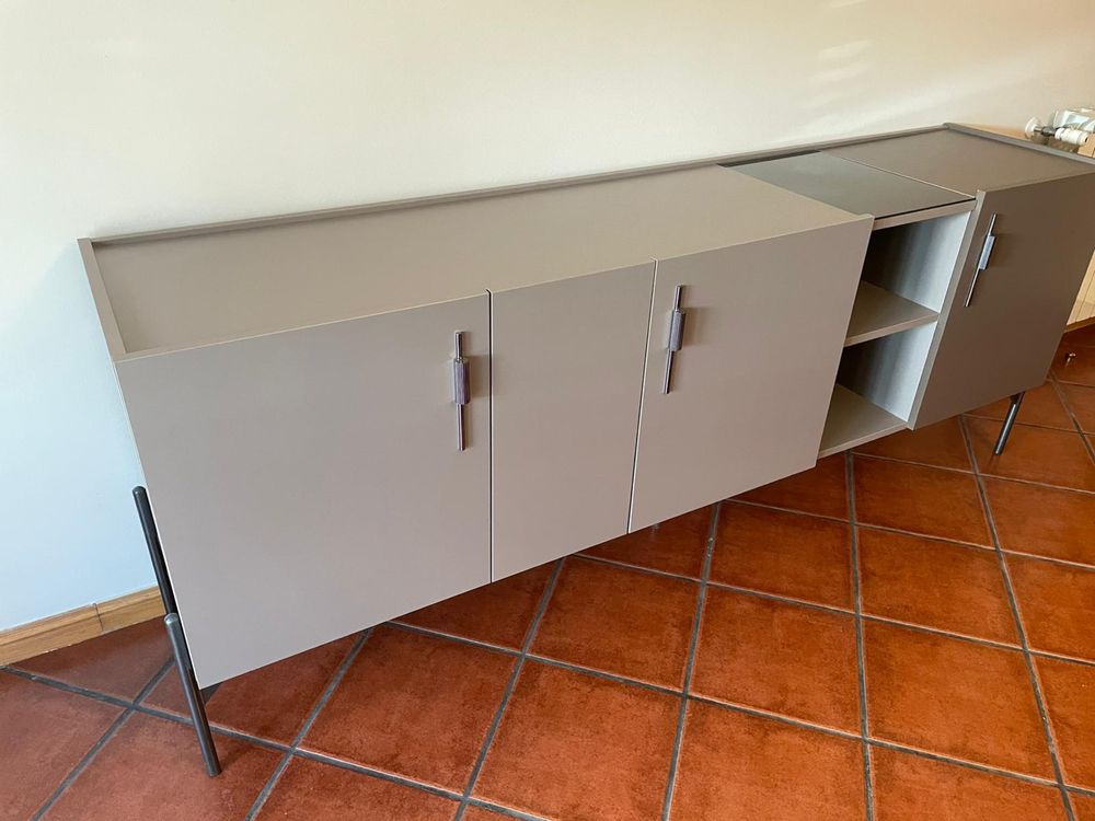 Mesa e Aparador  de Design Moderno
