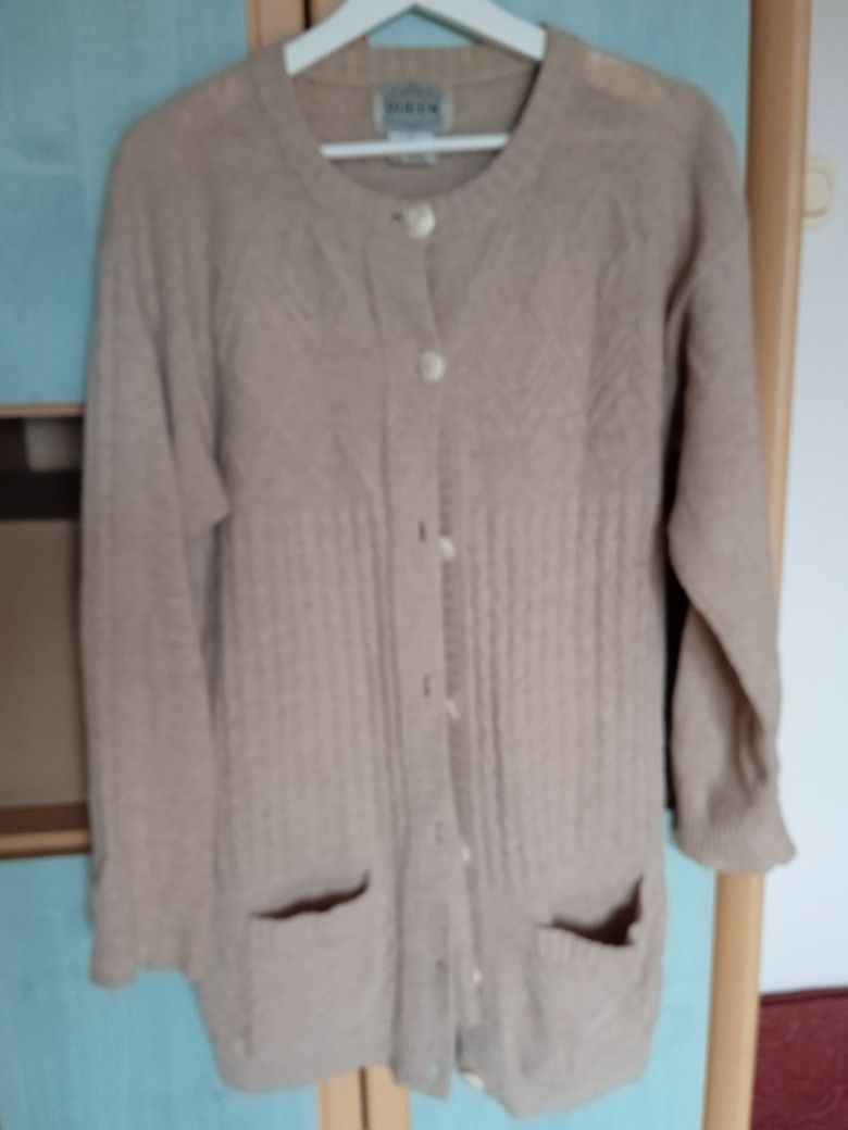 Beżowy zapinany na guziki kardigan, sweter. angora i welna.