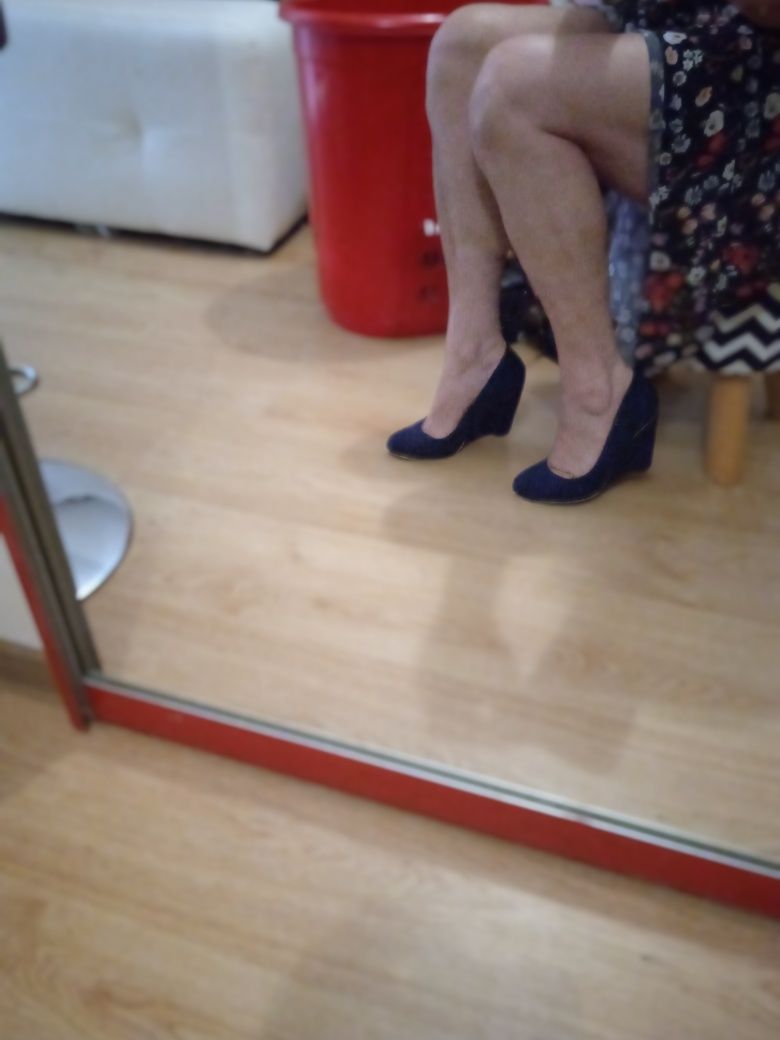 Buty damskie na koturnie