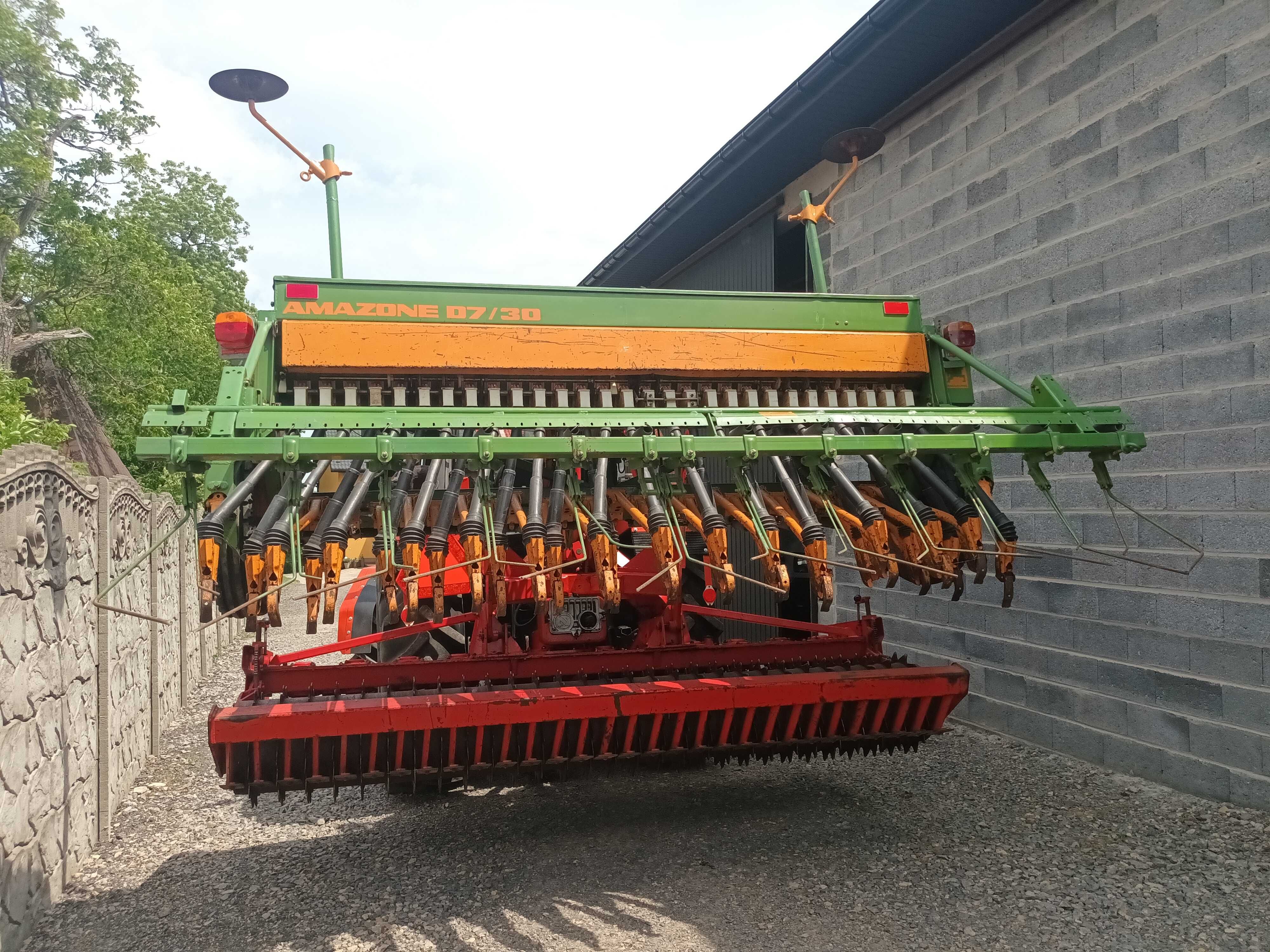 Agregat uprawowo siewny Niemeyer KR3020 Super + Siewnik Amazone D7/30