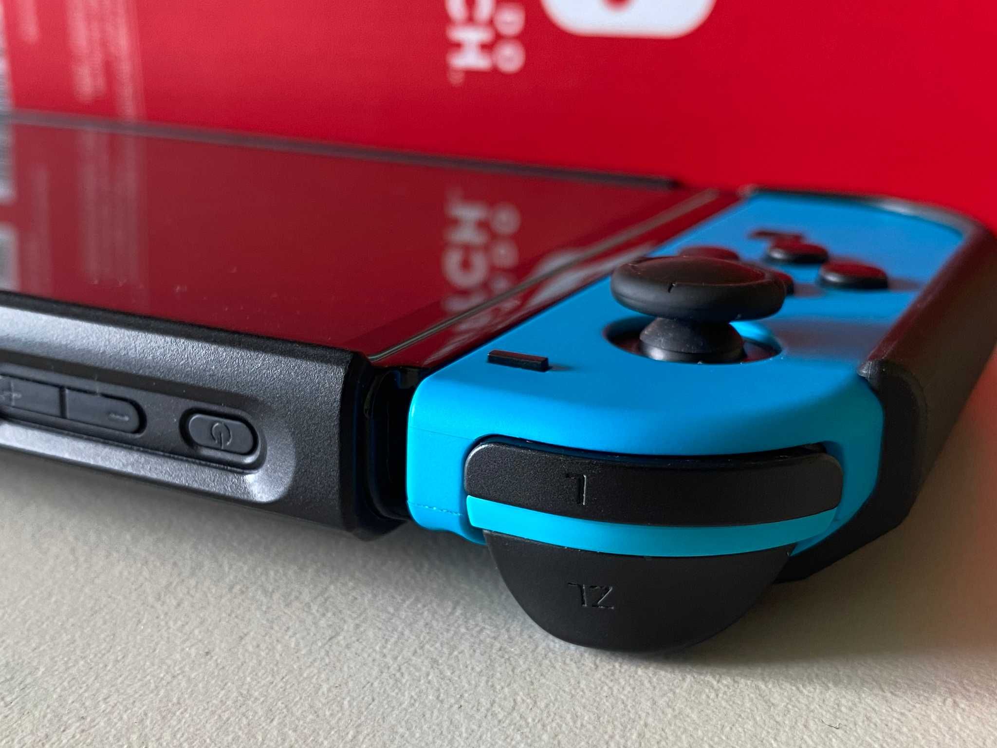 Продам Nintendo Switch OLED HEG-001 (Blue/Red) + аксесуари