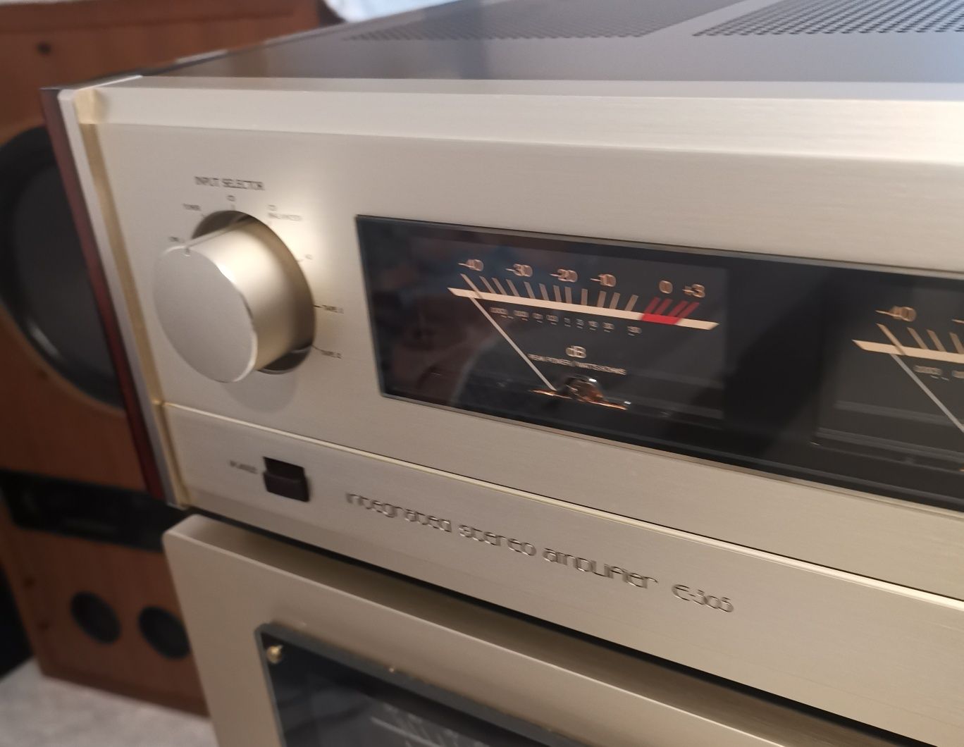 Accuphase E 305 wzmacniacz