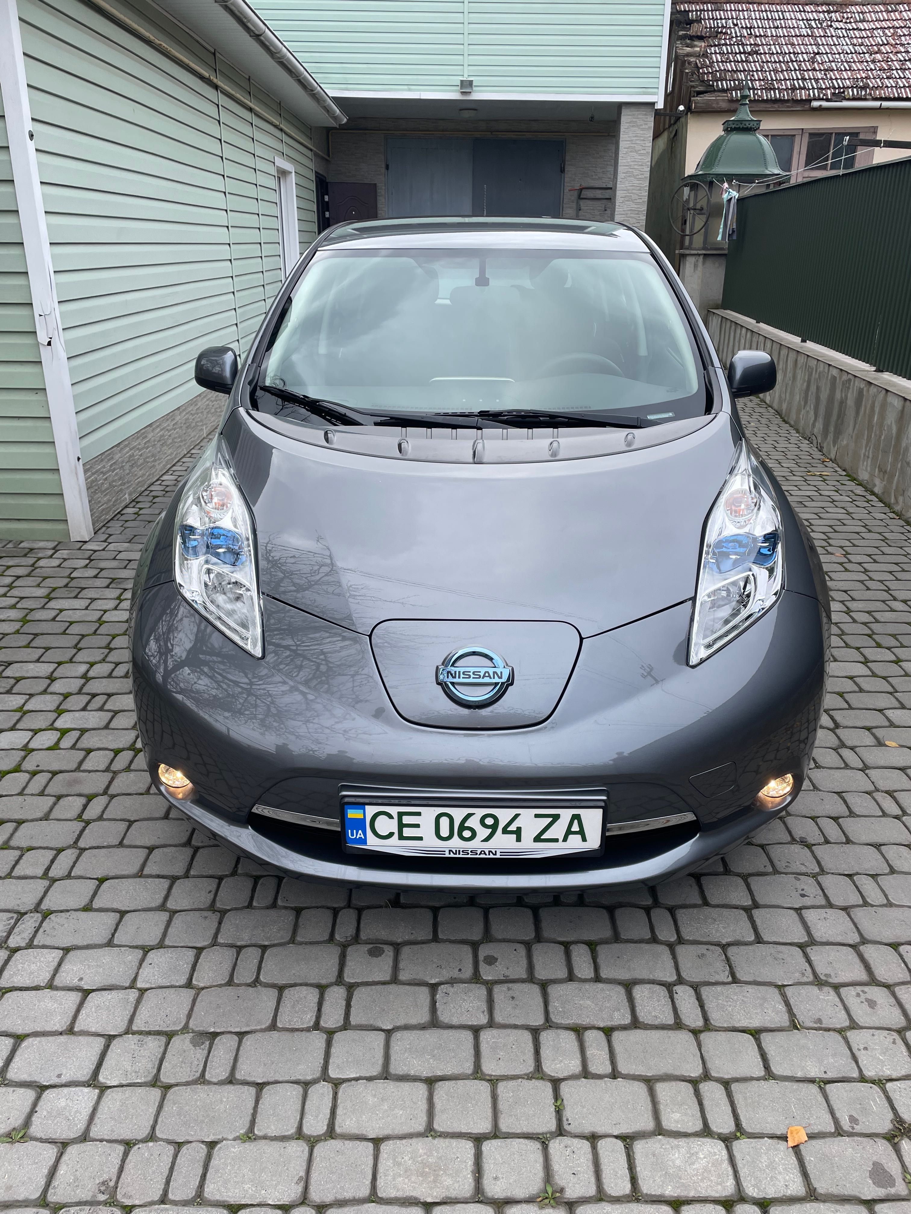 Nissan Leaf продаж